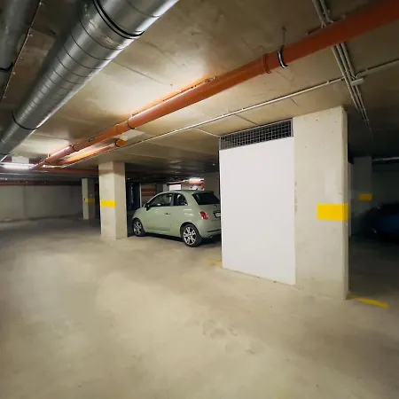 Karzo Lu 208 Free Garage ブダペスト