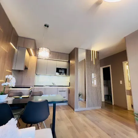 Karzo Lu 208 Free Garage * ブダペスト