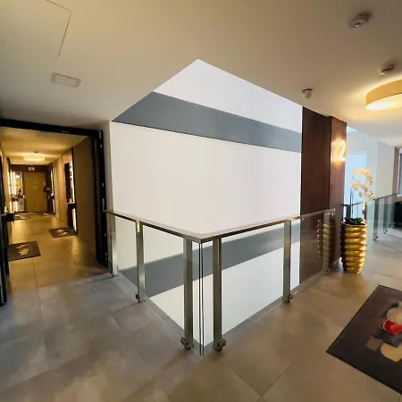 Karzo Lu 208 Free Garage ブダペスト