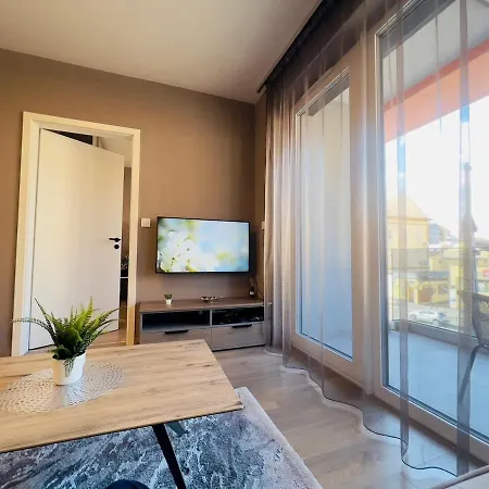 Karzo Lu 208 Free Garage アパート *