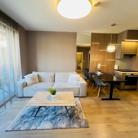 Karzo Lu 208 Free Garage ブダペスト