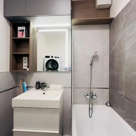 Karzo Lu 208 Free Garage * ブダペスト