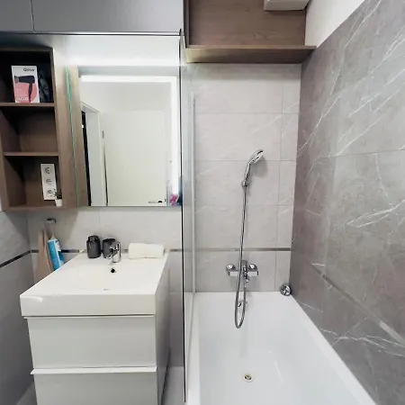 Karzo Lu 208 Free Garage ブダペスト