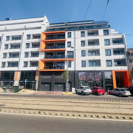 Karzo Lu 208 Free Garage * ブダペスト