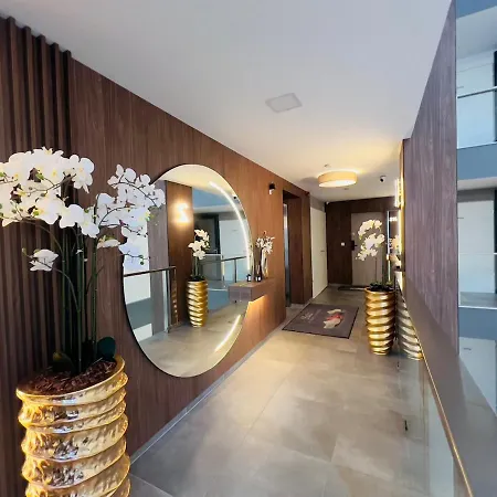 Karzo Lu 208 Free Garage アパート