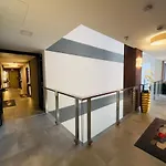 Karzo Lu 208 Free Garage בודפשט